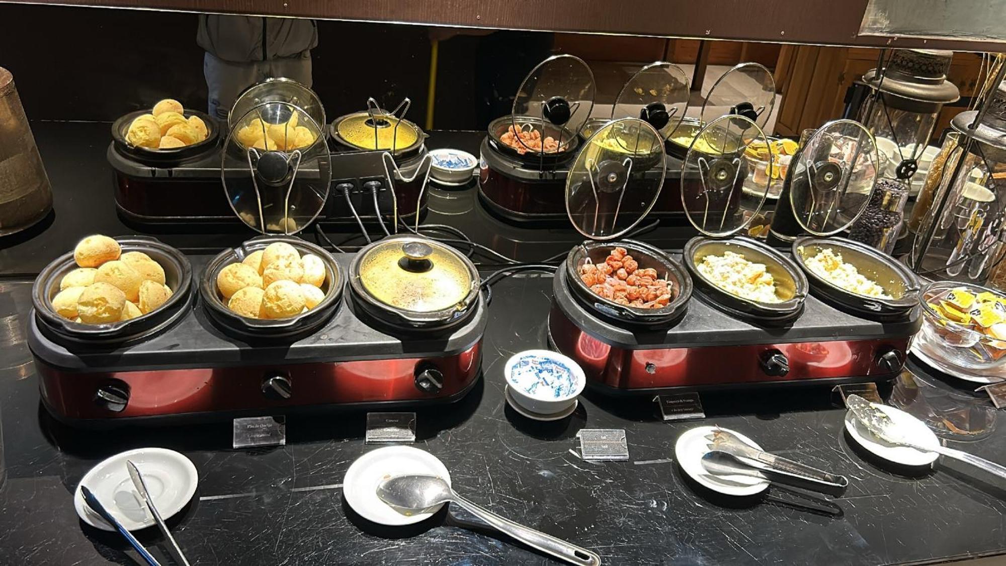 Jade Hotel Brasilia Candangolandia 외부 사진 A selection of dim sum at a buffet